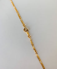 Load image into Gallery viewer, A clasp of a gold plated chain necklace
